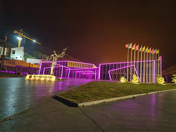 城市亮化是现代城市建设的重要组成部分，它不仅可以美化城市的夜景，还能提升城市的整体形象。随着科技的不断进步，城市亮化也得到了更多的关注和创新。本文将介绍一些关于城市亮化的创意和技术，帮助读者了解文殊镇城市亮化的重要性以及如何进行文殊镇城市亮化的规划和实施。