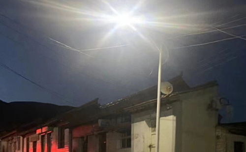 农村院子里最适合的文殊镇太阳能路灯亮度与安装要点